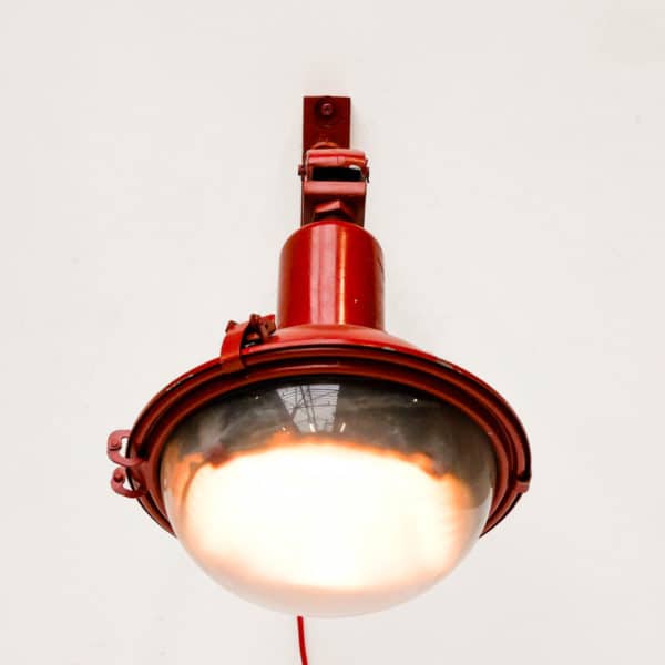Red wall light anciellitude