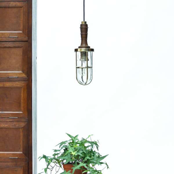 Portable lamp in brass and wood anciellitude