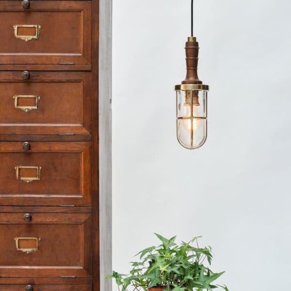 Portable lamp in brass and wood anciellitude