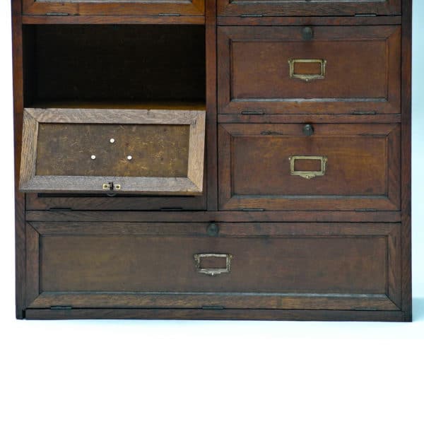 Cabinet with Flaps anciellitude