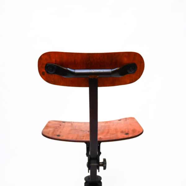 Ancienne chaise d'atelier Biénaise anciellitude