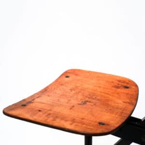 Ancienne chaise d'atelier Biénaise anciellitude