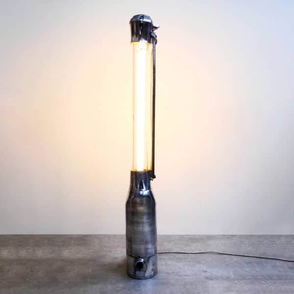 Vintage Industrial Fluorescent Light « Stand Up » – Small Size anciellitude