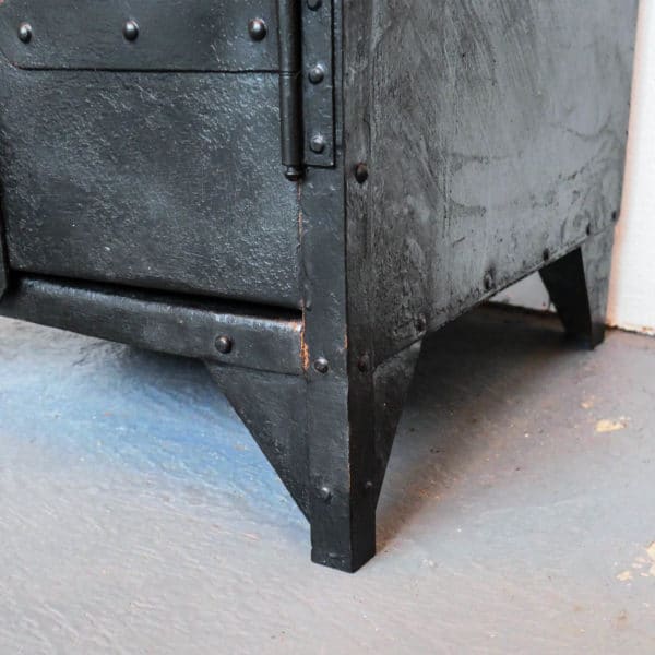 Ancien pOld Small Industrial Cabinet  anciellitudeetit meuble de rangement industriel  anciellitude