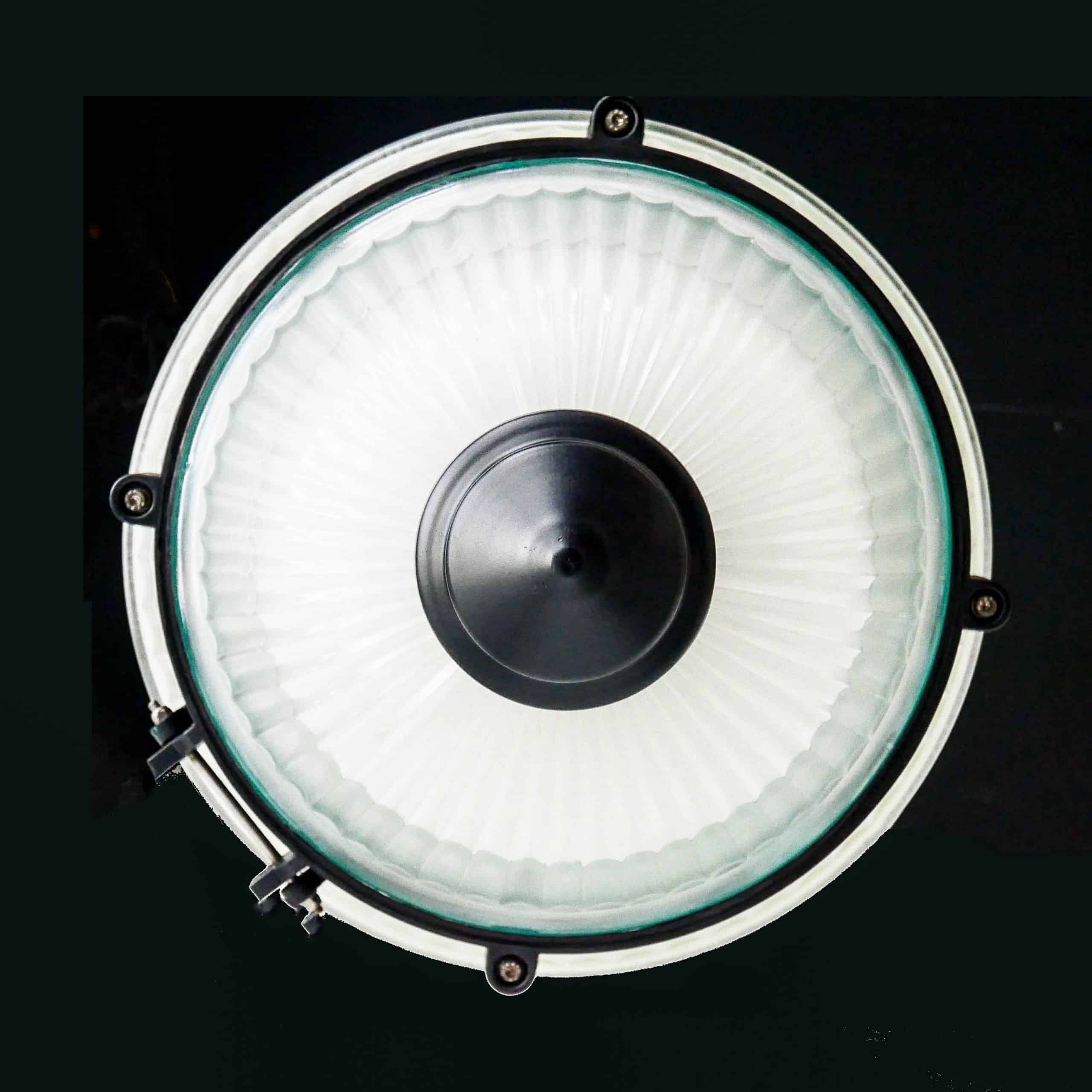 Paire de grandes suspensions industrielles – Milieu du XXe siècle anciellitude Paire de grandes suspensions industrielles – Milieu du XXe siècle anciellitude