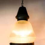 Paire de grandes suspensions industrielles – Milieu du XXe siècle anciellitude Paire de grandes suspensions industrielles – Milieu du XXe siècle anciellitude