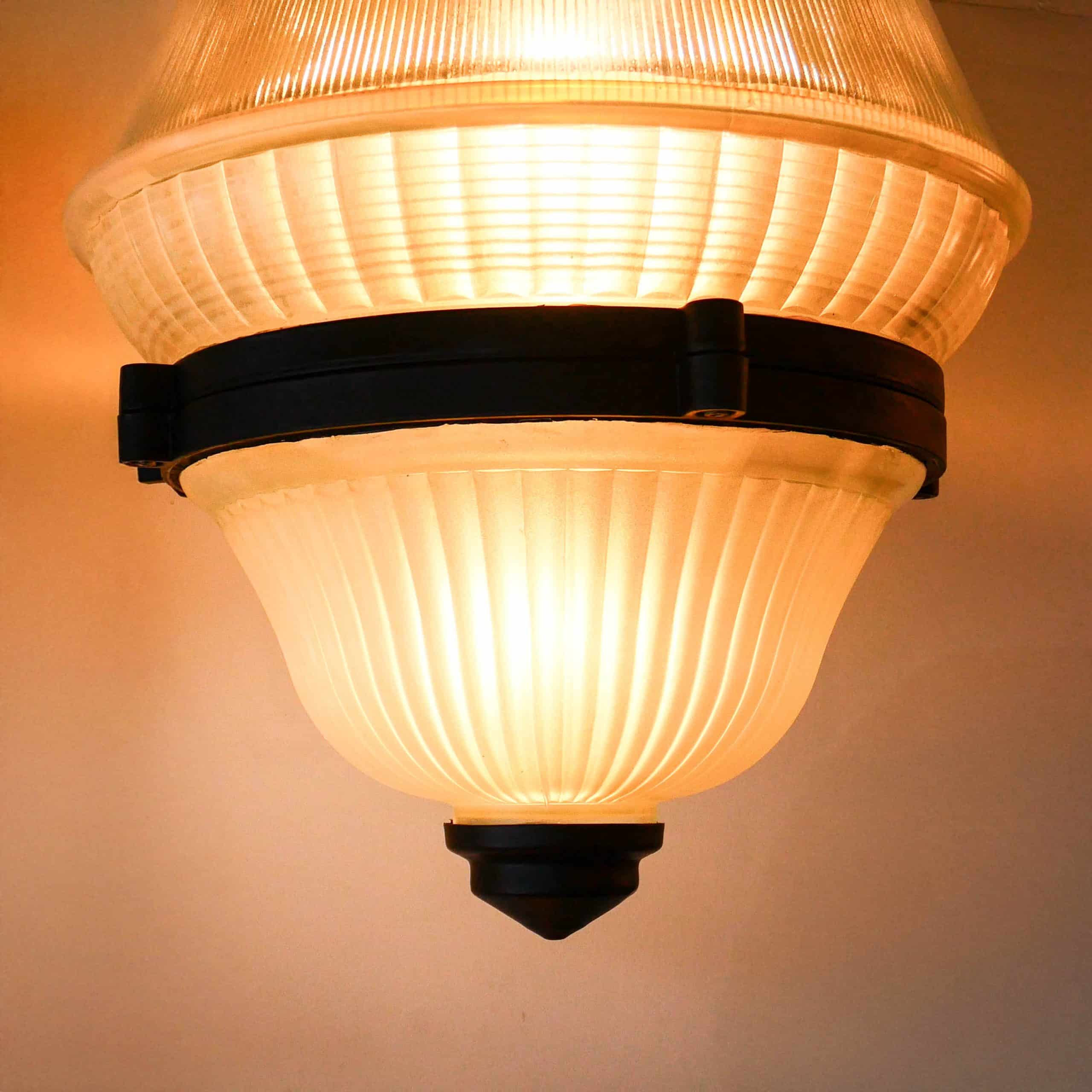 Paire de grandes suspensions industrielles – Milieu du XXe siècle anciellitude Paire de grandes suspensions industrielles – Milieu du XXe siècle anciellitude