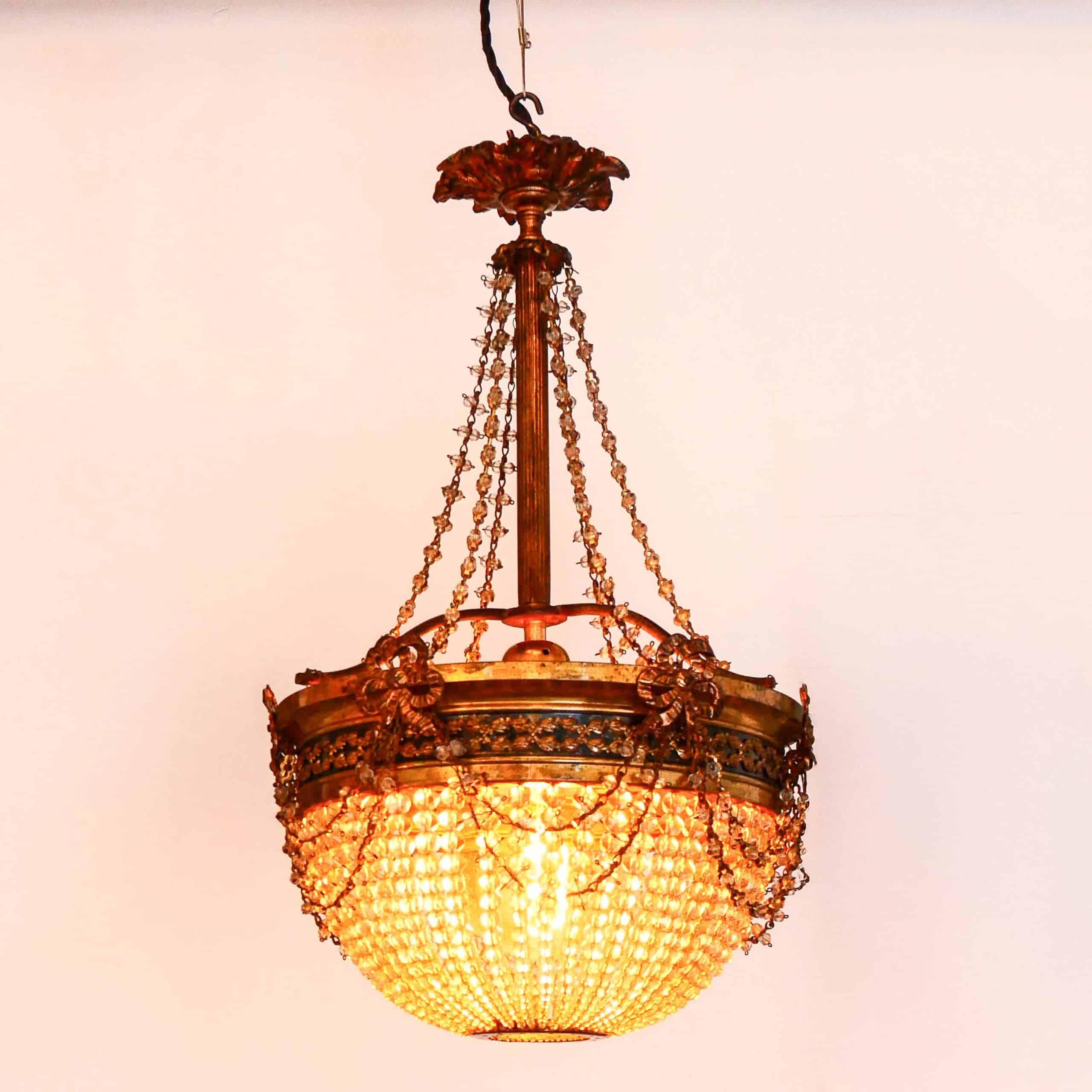 Ancien lustre Napoléon III style Louis XVI – Bronze et perles de cristal anciellitude