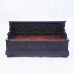 Banc-coffre français ancien en chêne sculpté – Style néo-Renaissance, XIXᵉ siècle anciellitude