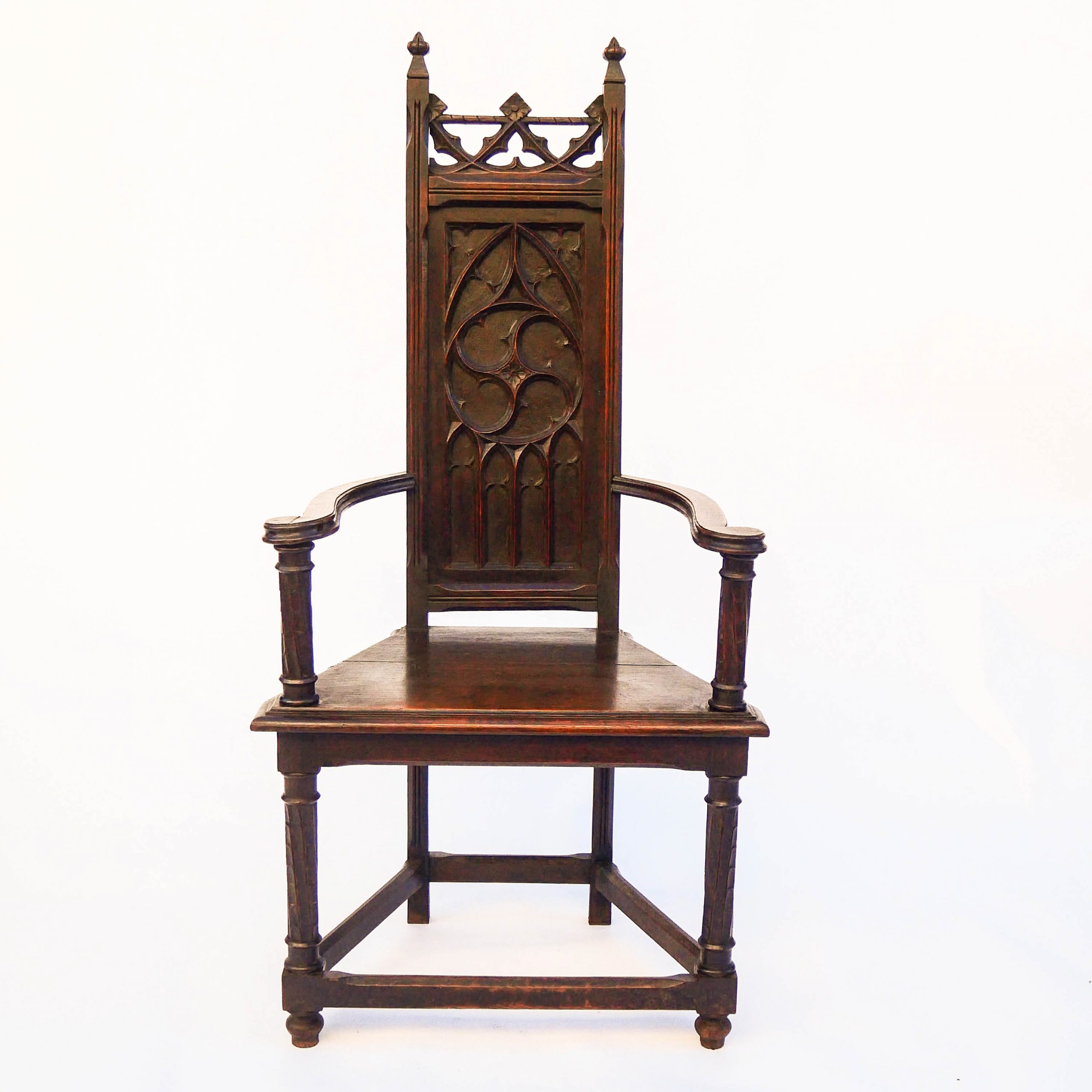 Fauteuil caquetière de style gothique – XIXᵉ siècle anciellitude
