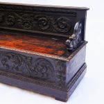 Banc-coffre français ancien en chêne sculpté – Style néo-Renaissance, XIXᵉ siècle anciellitude