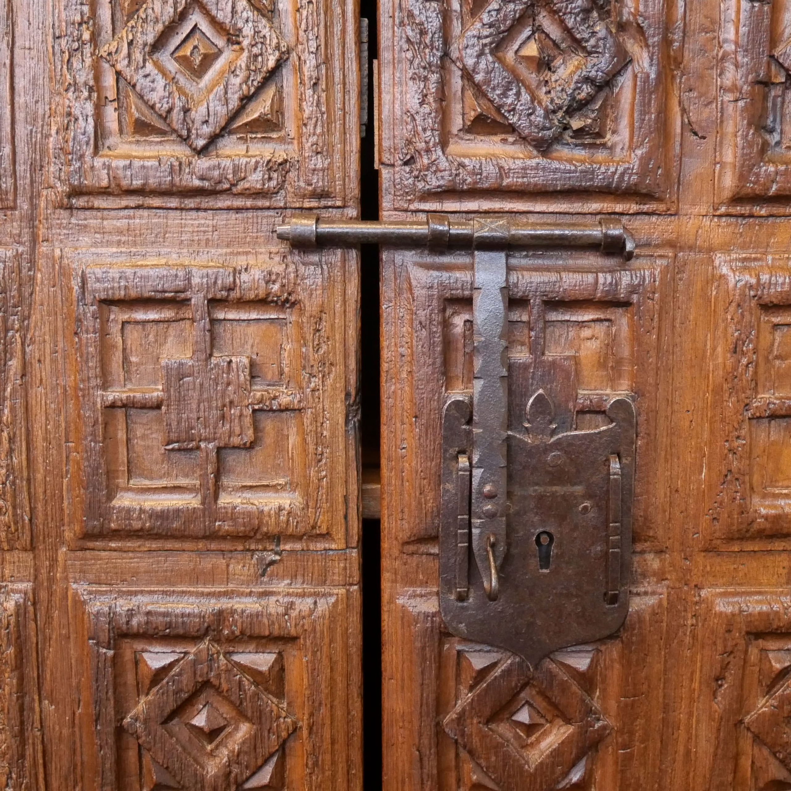 Buffet de Corps à Pointes de Diamant — Style Renaissance Espagnole, XVIIIe Siècle anciellitude