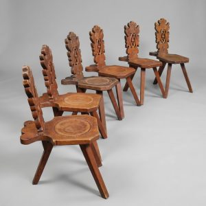 Suite de Six Chaises de Caractère en Noyer Sculpté – Style Néo-Renaissance, Circa 1900 anciellitude
